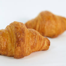 Load image into Gallery viewer, BUTTER CROISSANT MICRO 20GRAMS / 24PCS - Krumble Inc
